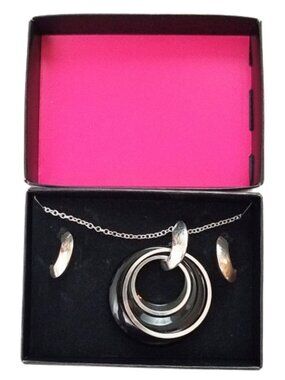 AVON NRT Black & Silver Pendant Necklace & Earring Gift Set NIB